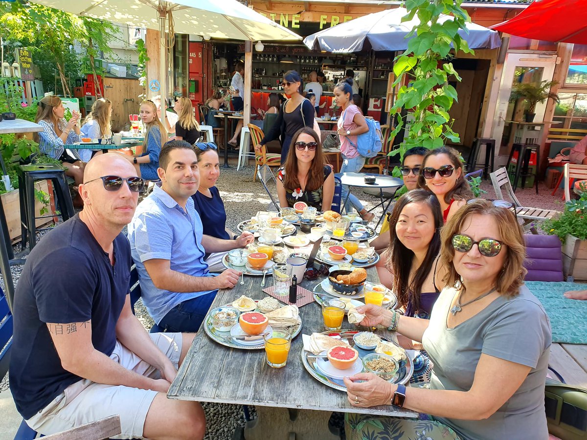 jeudis_ch's tweet photo. Le brunch vitaminé et ensoleillé nous a donné la pêche pour toute la semaine ! 🍊🍋🥐☕ 😎👍
C'était hier au Kleine Freiheit. 
#jeudis #francophones #jeudisfrancophones #brunch #vitamines #soleil #Zürich #àlombredelatonnelle #onnestpasbienlà https://t.co/M1WGUciSr8