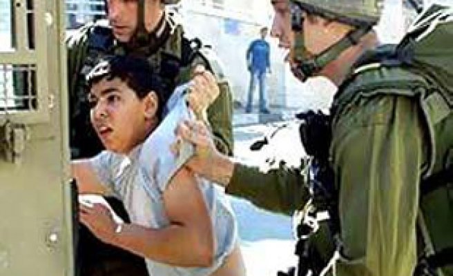 Filistin peapel don't allowed 
What they are doing Israel 
Take bom and kill Israel children 
Don't wait thise world to help you 
No you have power still peapel 
Of filistin don't sleep 
Pls Allah I's guna protecting you 
Insha allah ..Israel nacalatula caleyk