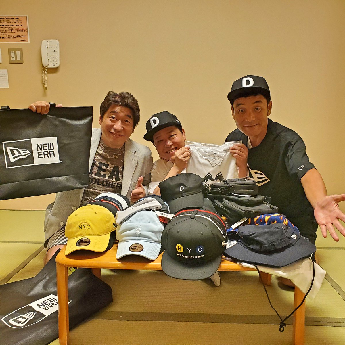 先日、舞台終演後、NEWERAさんの取材をさせて頂きました！ 沢山の帽子