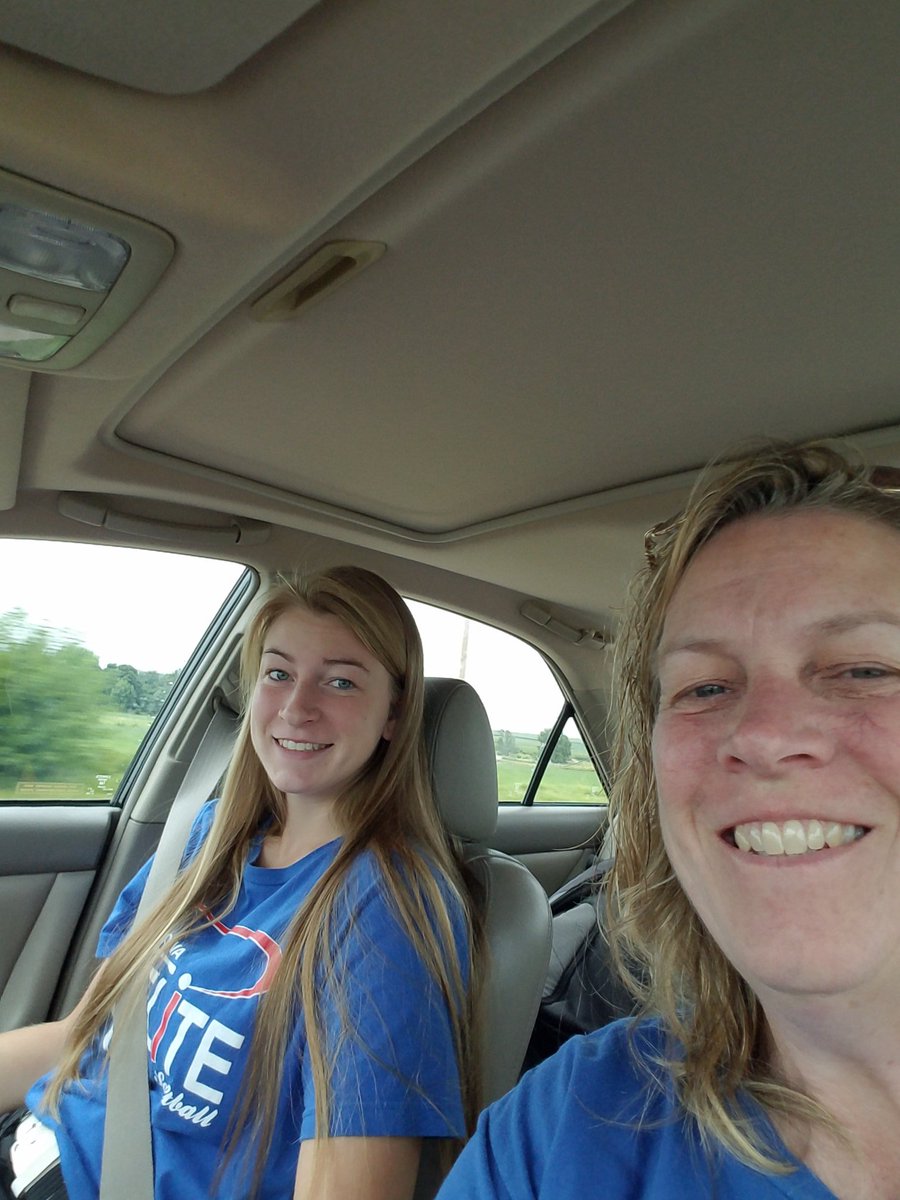 Mom2113's tweet photo. First day of Fall Club ball. Last Fall season with an awesome club #Iowaelite https://t.co/6KBSKjpHXy