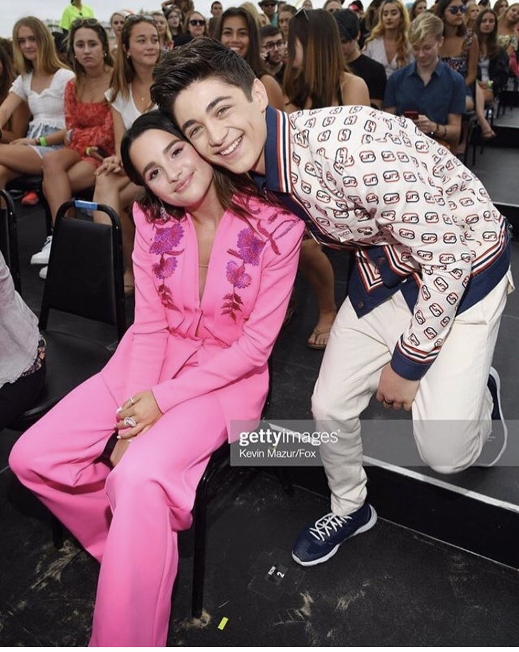 staningashannie's tweet photo. SHE WON YESSS @annieleblanc IM PROUD https://t.co/kA2DddJwZJ