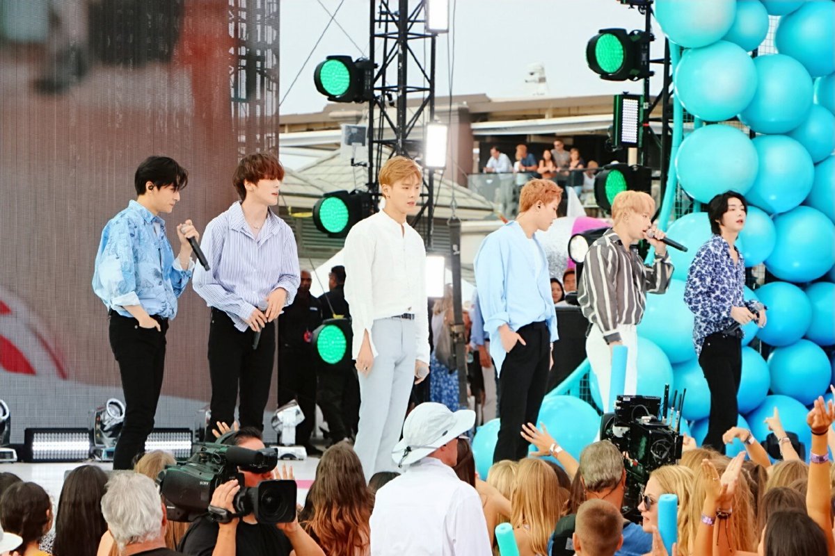 OfficialMONSTAX's tweet photo. [#MONSTA_X]  
TEEN CHOICE 2019
@TeenChoiceFOX

#MONSTAX #몬스타엑스
#TEENCHOICE2019 https://t.co/lrYRUF0b7g