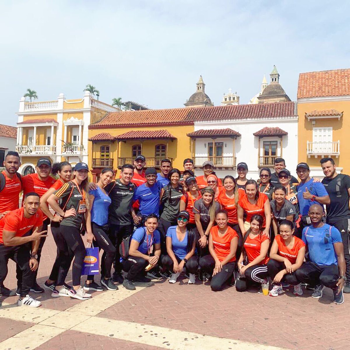 ClubBODYTECH's tweet photo. Gracias #Cartagena 😍🏅🏃🏽‍♀️🏃🏻‍♂️🧡
Los #10K de la Expedición BODYTECH fueron todo un éxito en #LaHeroica con los runners que lo dieron todo 💪🏻
Nos pone a vibrar esta ciudad con su alegría y energía positiva 👏🏻
#RunnersBODYTECH #BodytechHerbalifeNutrition #10kHerbalifeNutrition https://t.co/zWBhKBHk6T