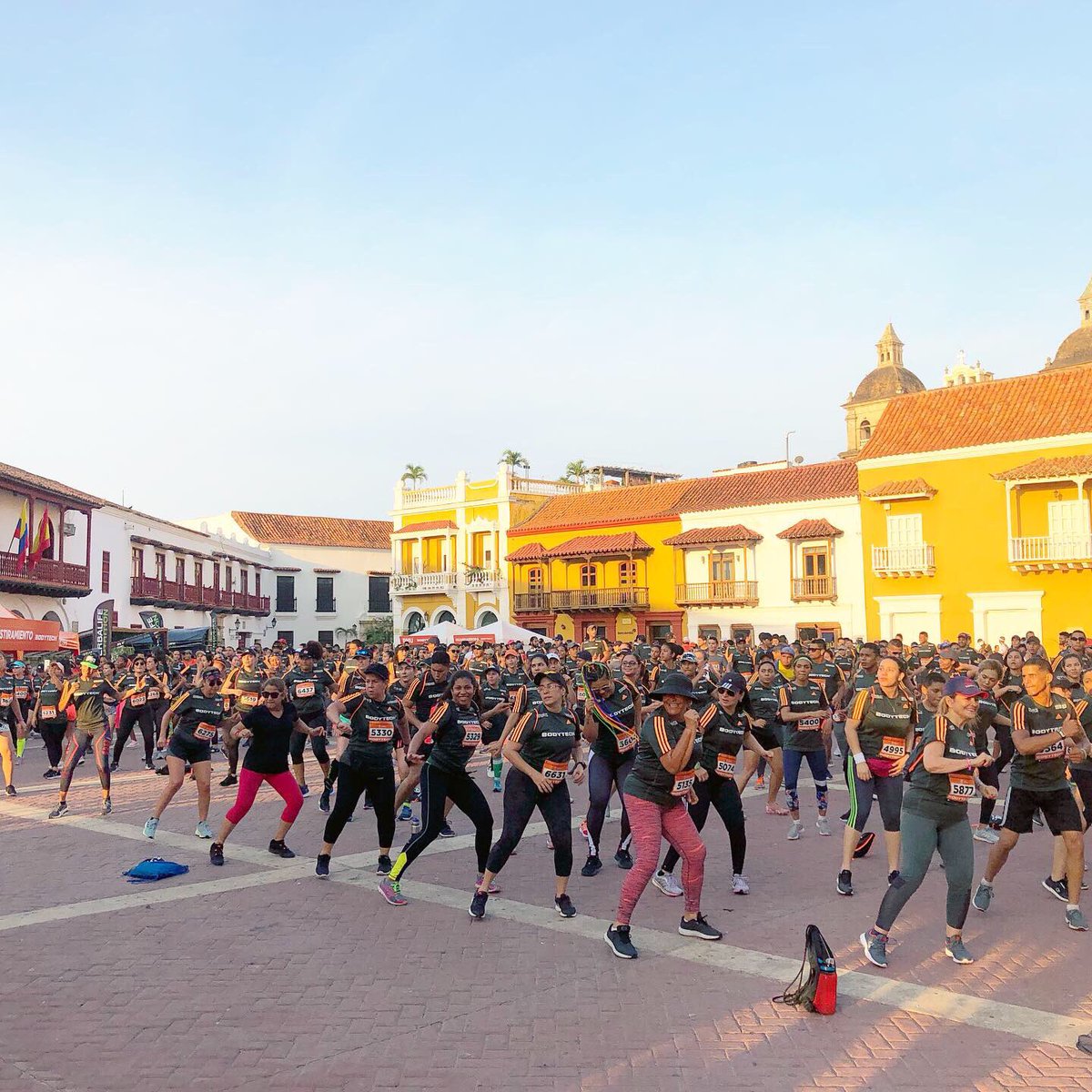 ClubBODYTECH's tweet photo. Gracias #Cartagena 😍🏅🏃🏽‍♀️🏃🏻‍♂️🧡
Los #10K de la Expedición BODYTECH fueron todo un éxito en #LaHeroica con los runners que lo dieron todo 💪🏻
Nos pone a vibrar esta ciudad con su alegría y energía positiva 👏🏻
#RunnersBODYTECH #BodytechHerbalifeNutrition #10kHerbalifeNutrition https://t.co/zWBhKBHk6T