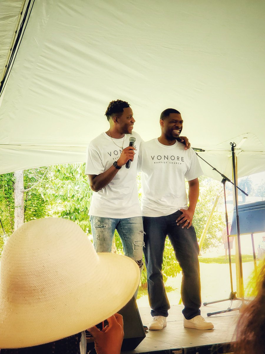 Chrisbluelive's tweet photo. When we do things with mutual love and belief, God moves...things change... lives change!!  
#vonorebaptistchurch 
#baptistsunday
#changetheworld 
#Loveandbelief
#chrisxdrew
#8/20
#insideya https://t.co/oSBJswzSpO
