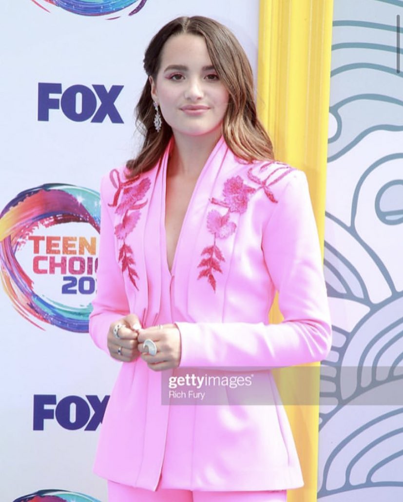 annievotingteam's tweet photo. Congratulations!! @annieleblanc has won #ChoiceMusicWebStar at the #TeenChoiceAwards 2019! https://t.co/QKoX5f27IY