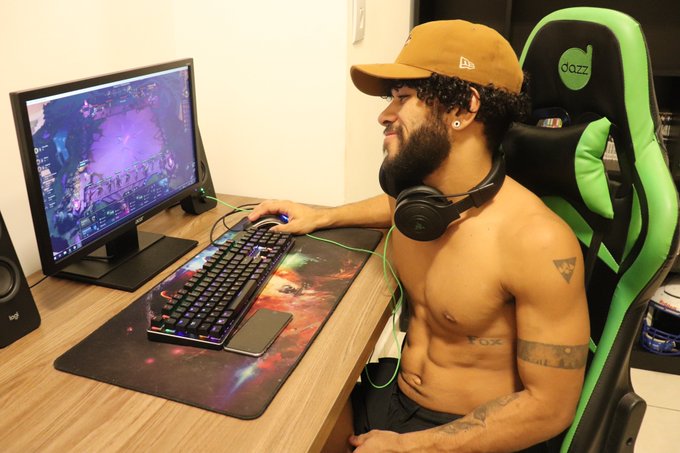 Cade os gamers para uma partida no lol?
nick: mugenwalker https://t.co/LuLO4K4V95