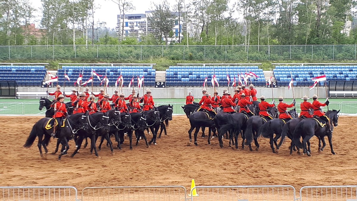 LindaMywaart's tweet photo. We thoroughly enjoyed the RCMP musical ride! And it seemed like the crowd did too. @RMWoodBuffalo @PositivelyYMM @FMPSD #musicandmotion #alwayssomethingtodo #ourfriendrodeimpressive https://t.co/vuIc1hYzZJ