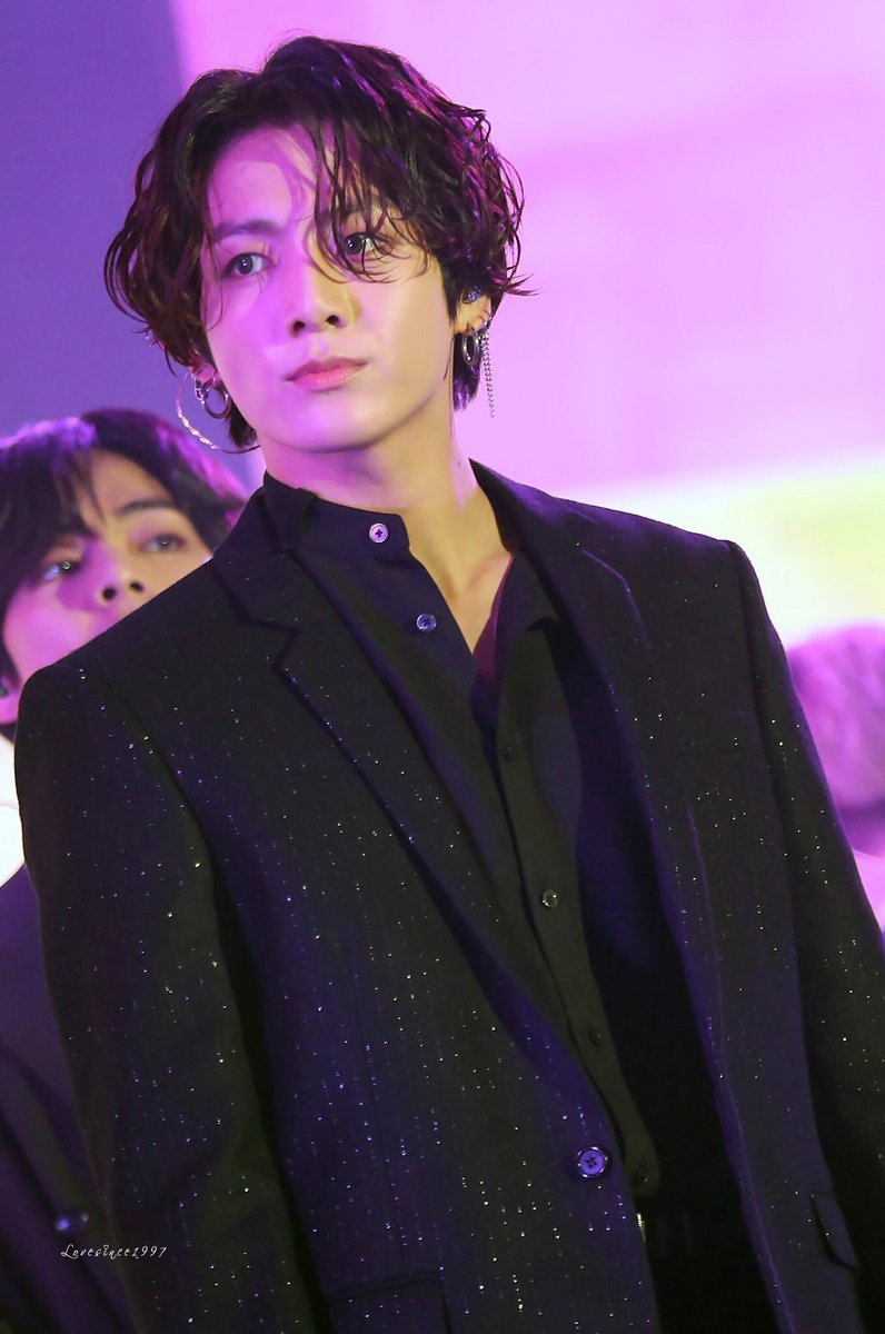 SevenMakeMeWeak's tweet photo. Like this ain't a mafia au
#JUNGKOOK #JeonJungkook
#BTS #BTSxLotteFamilyConcert
#BTSRESTPARTY
#RestWellBTS
#jungkooklonghair #jungkookhair https://t.co/W7pZ5HeXDR