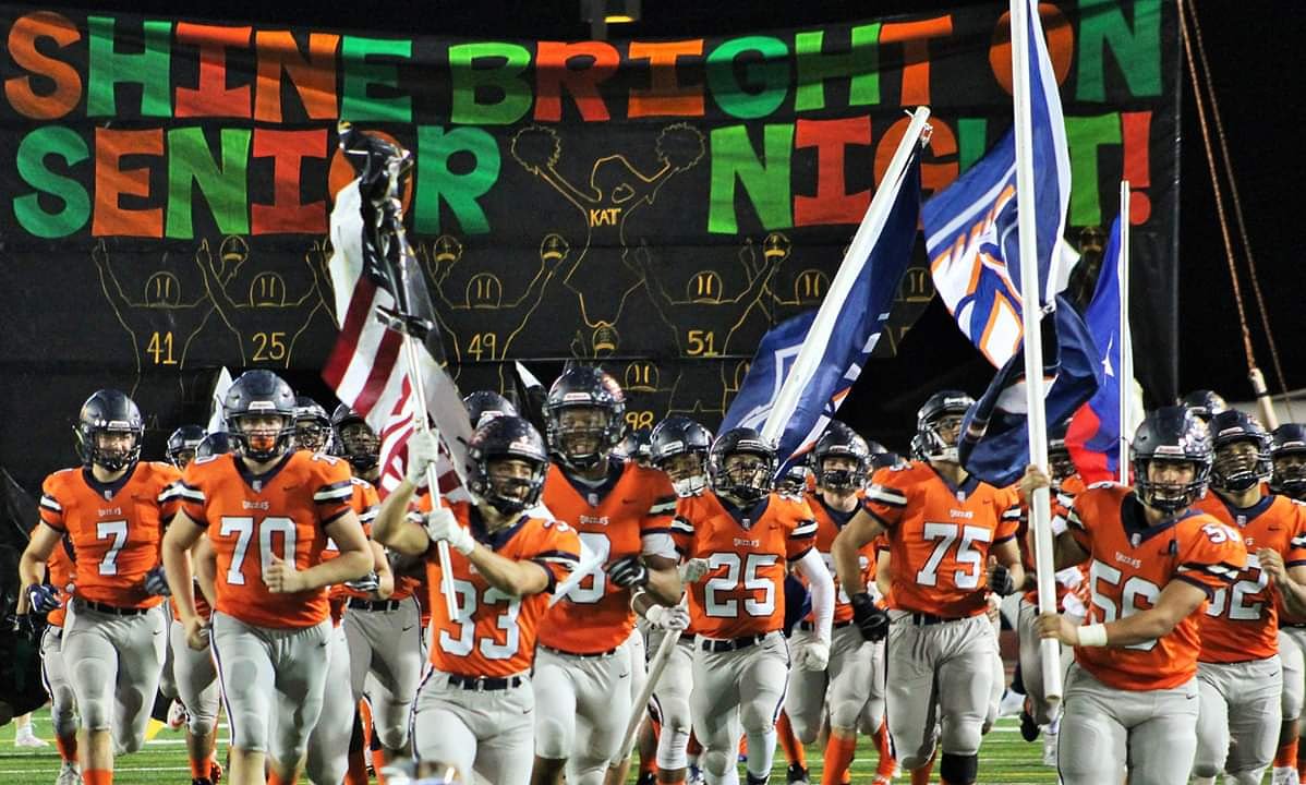 coachguz63's tweet photo. Pumped for our Varsity &amp; JV football to be back tomorrow! Guys have worked hard all season! Big thanks to our first senior class who laid a great foundation last year. Ready to see some new faces step up &amp; take their place! #allinforGlenn #good2great https://t.co/AuUVeYrUIp