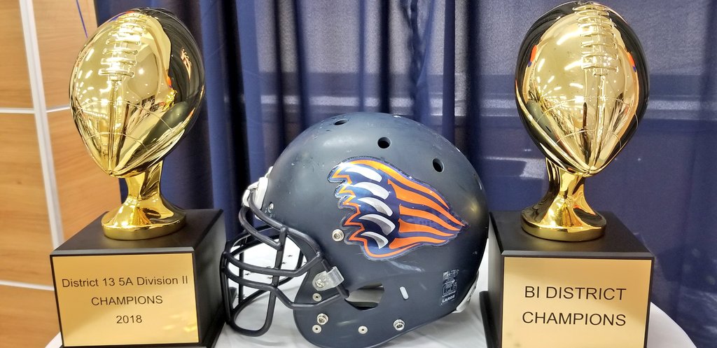 coachguz63's tweet photo. Pumped for our Varsity &amp; JV football to be back tomorrow! Guys have worked hard all season! Big thanks to our first senior class who laid a great foundation last year. Ready to see some new faces step up &amp; take their place! #allinforGlenn #good2great https://t.co/AuUVeYrUIp