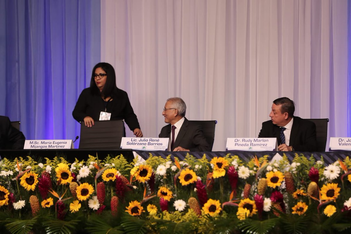 prensa_libre's tweet photo. Siga con nosotros EN VIVO la conferencia de prensa del TSE con los resultados preliminares de la #DecisiónLibre2019. 🔽
https://t.co/Hc062fnNK9 https://t.co/xNeuJHQyVB