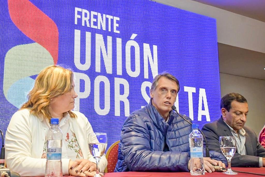 Pablokosiner's tweet photo. Queremos agradecer a la inmensa cantidad de salteñas y salteños que nos han elegido, a los fiscales, las autoridades de mesa y todos los que tuvieron participación en estas elecciones. Vamos a seguir trabajando con convicción por consolidar una alternativa por fuera de la grieta https://t.co/pcr6Za4jdE