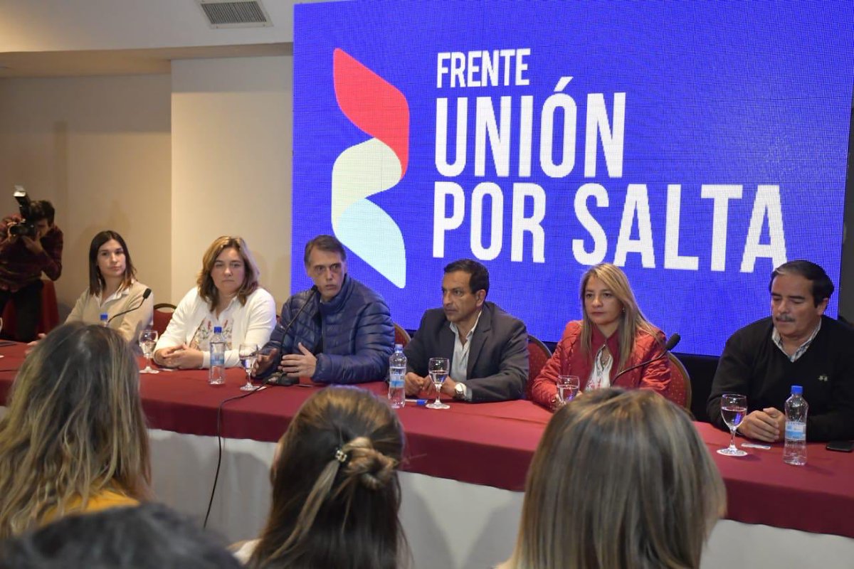 Pablokosiner's tweet photo. Queremos agradecer a la inmensa cantidad de salteñas y salteños que nos han elegido, a los fiscales, las autoridades de mesa y todos los que tuvieron participación en estas elecciones. Vamos a seguir trabajando con convicción por consolidar una alternativa por fuera de la grieta https://t.co/pcr6Za4jdE