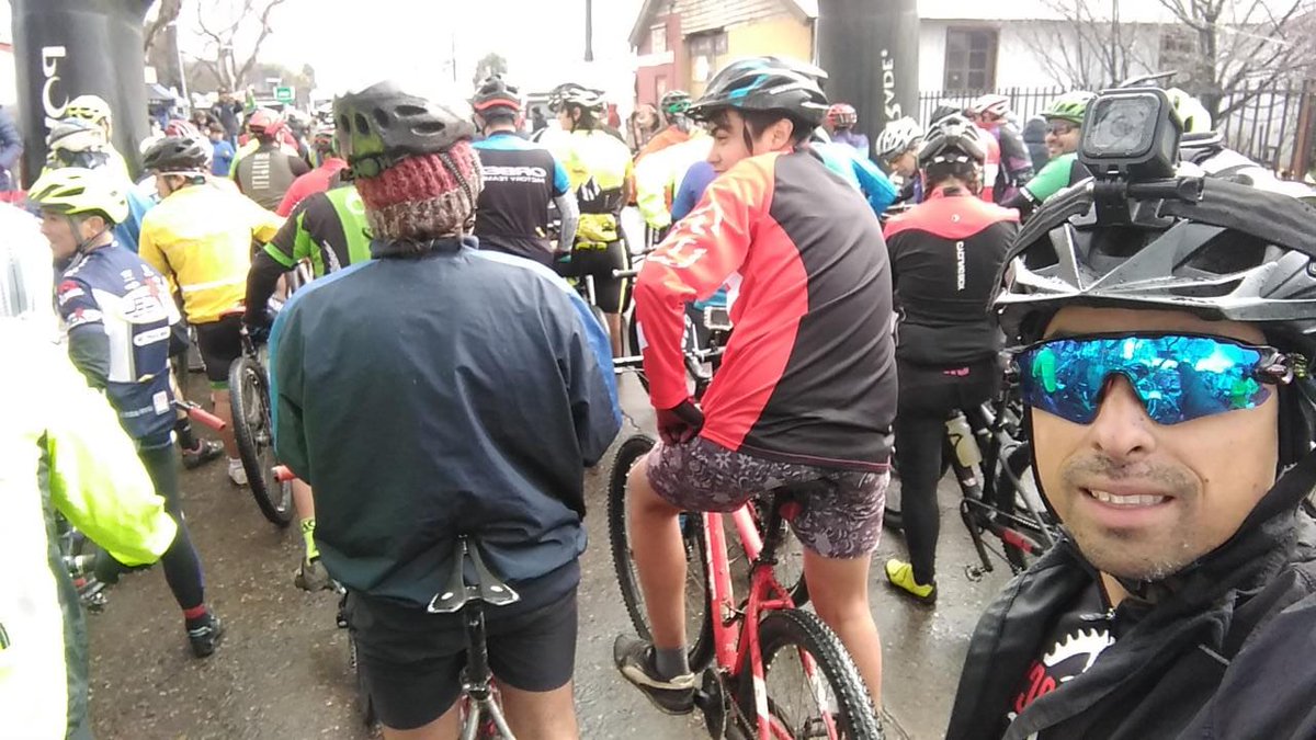 Pedalerocks's tweet photo. Felicitamos a nuestro gran amigo #Brian que hoy estuvo corriendo con lluvia y viento en la comuna de #ElCarmen #ChillanejoMTB #pedalerocks® #Antofagasta https://t.co/hyVXYVjCKf