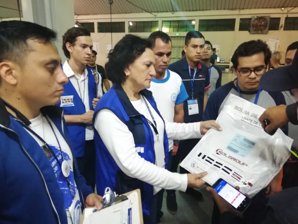 La presidenta de la Junta Electoral del Distrito Central, la licenciada Annabella Morfin recibió el camión que transportaba las cajas con enseres electorales que fueron utilizados en los centros de votación este domingo 11 de agosto. #yocuidotuvoto #Elecciones2019GT #JEDC2019