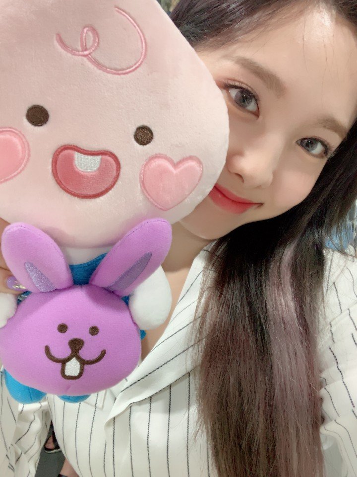 JYPETWICE's tweet photo. 트둥이들과 무사히 만난
카카오프렌즈 트와이스에디션 쪼꼬맹이들♥

찰떡 볼따구와 앙증맞은 앞니까지..
나모챙 X APEACH는 사랑입니다..♥

#TWICE #트와이스 #KAKAOFRIENDS #카카오프렌즈 #kakaofriends_twice_edition #카카오프렌즈트와이스에디션 https://t.co/11n1bn0gEK