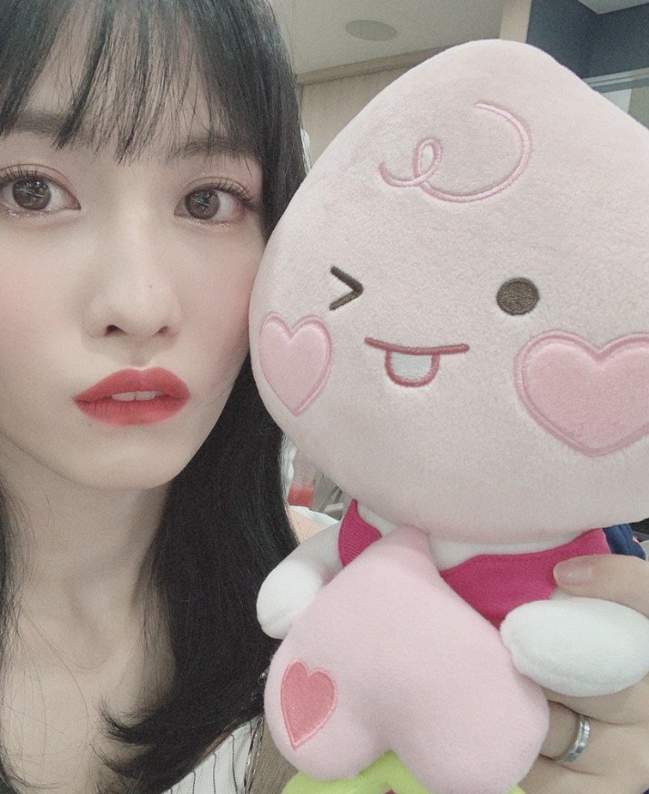 JYPETWICE's tweet photo. 트둥이들과 무사히 만난
카카오프렌즈 트와이스에디션 쪼꼬맹이들♥

찰떡 볼따구와 앙증맞은 앞니까지..
나모챙 X APEACH는 사랑입니다..♥

#TWICE #트와이스 #KAKAOFRIENDS #카카오프렌즈 #kakaofriends_twice_edition #카카오프렌즈트와이스에디션 https://t.co/11n1bn0gEK