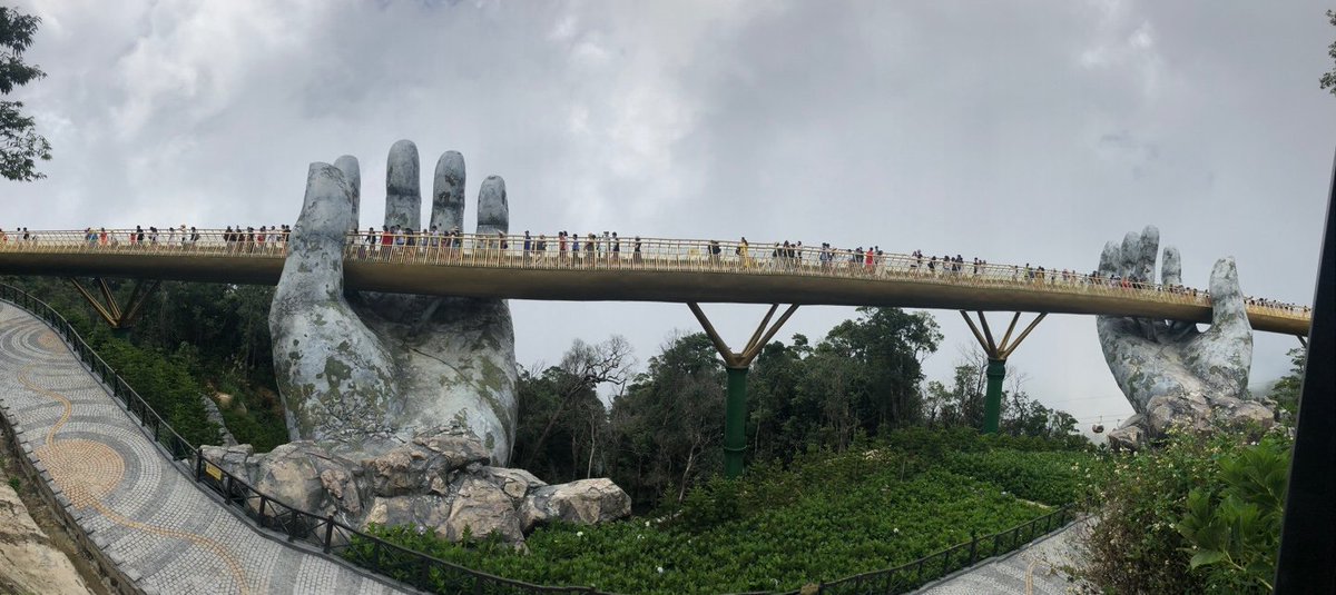 azotours's tweet photo. It is a beautiful day 😍😍😍
#Vietnam
#Danang
#Bana_hills
#Golden_bridge https://t.co/1mCjffQlKI