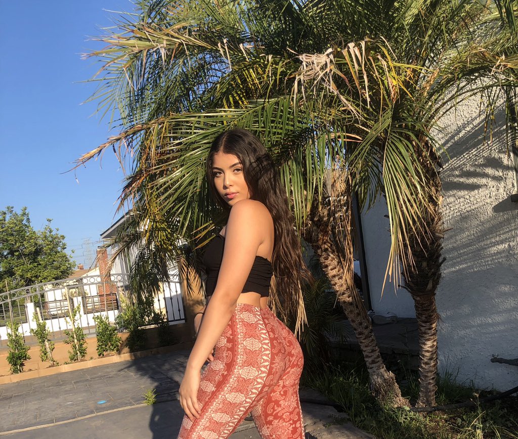 Nathaly G 🌺 on Twitter: "Thankful to live another year ️ https://t.co