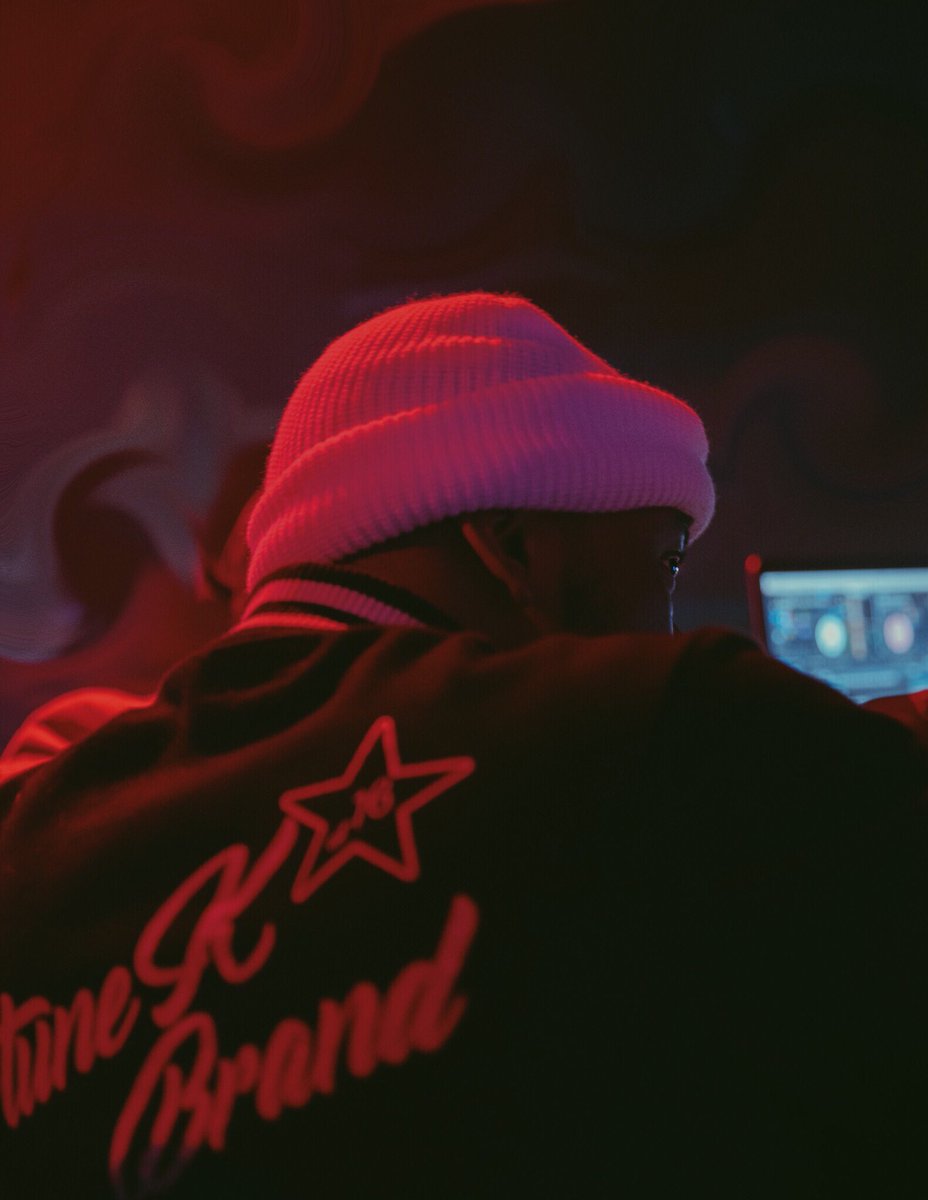 niccover's tweet photo. @Jayflvcko__ Hi I’m Nic and I work at gamestop, sort vanilla beans, and make creative content happen with my sony a7iii  ig: nicholascover https://t.co/mJy4V2Ytbb