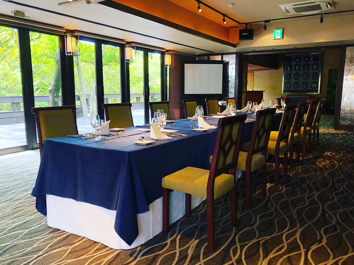 ザ ガーデン プレイス蘇州園 想い出の映像をたのしみながら 会話もさらに弾みます ご宴会場では プロジェクター スクリーンを完備しています 蘇州園 Thegardenplacesoshuen 御影 神戸 Kobe レストラン 神戸ランチ 神戸レストラン