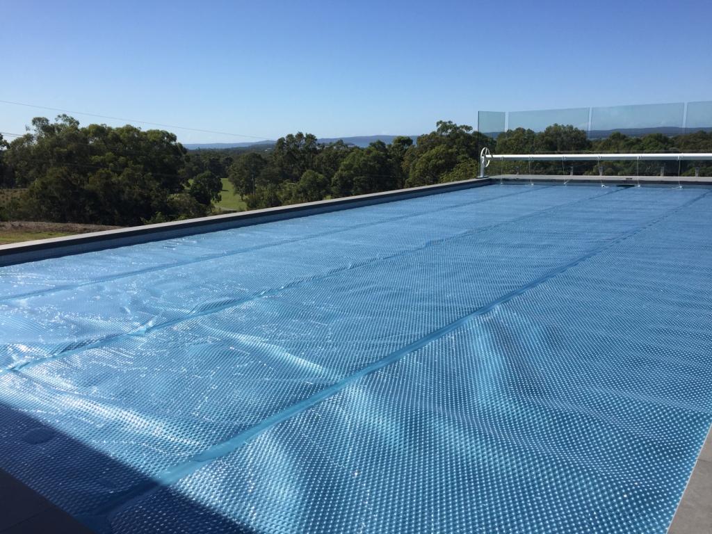 ecosolarheating's tweet image. Swimming pool solar blankets minimise heat loss from evaporation by 75% #poolblanket #poolblankets ecosolarheating.com.au/solar-pool-bla…