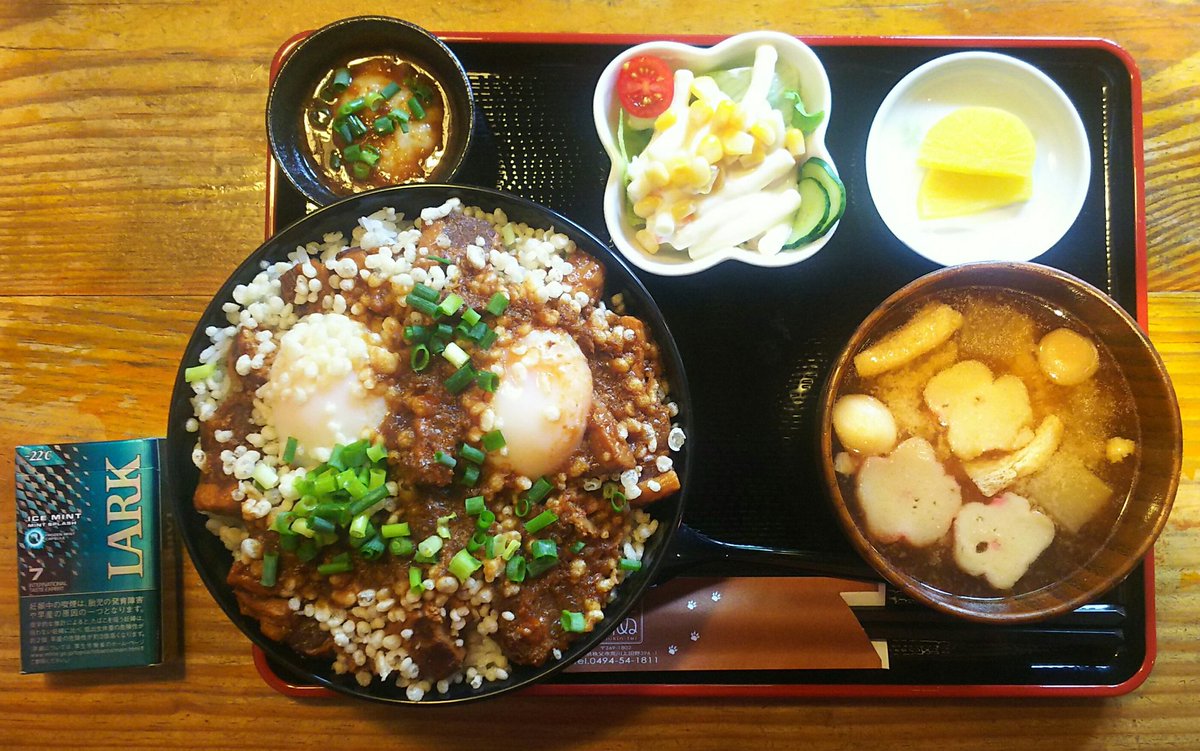 簪の裕 秩父の たぬ金亭 でランチの豚玉丼 特盛 を頂きました ヽ ノ スクール革命でも紹介されてましたが さすが全国丼グランプリ金賞受賞 ド迫力の丼 ごはん2 2合 もデザートのコーヒーぜんざいも完食です Pqﾟ ﾟ これは旨い