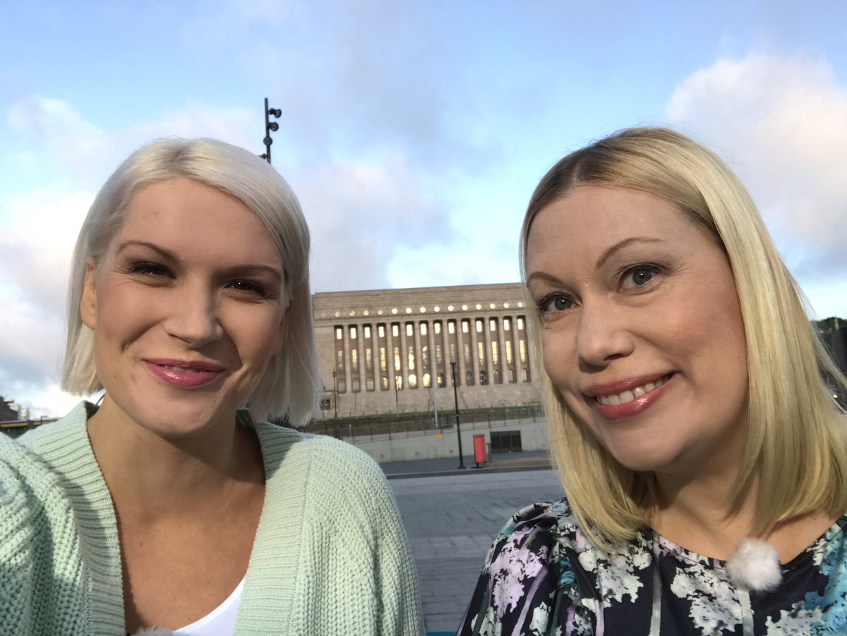 ssavikko's tweet photo. Huomenta Kansalaistorilta! Tänään useampikin vieras tuolta taustalla näkyvästä eduskuntatalolta: tulevasta budjettiväännöstä vieraina @AnttiLindtman ja @filsdeproust, kaiman @Sukkola:n haastattelussa pääministeri @AnttiRinnepj. Lähetys jo käynnissä @YleTV1 ja @yleareena. https://t.co/UHY7iSzyA1