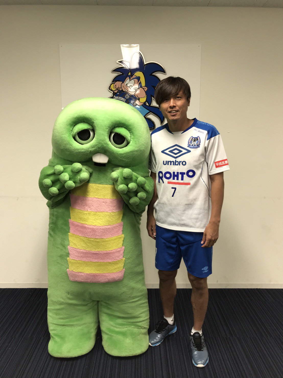 ガンバ 大阪 遠藤 保仁 レア 希少 ユニフォーム ガチャピン コラボ M L