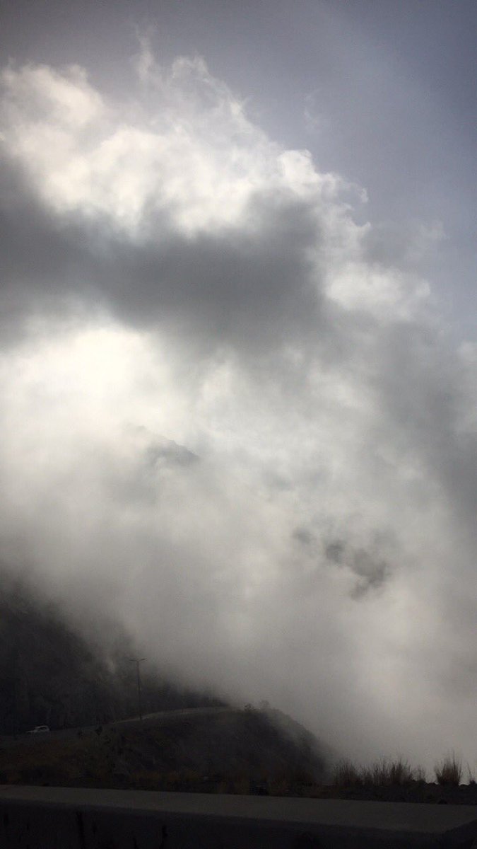 fwwiz_'s tweet photo. أحب أسافر مـع سحـاب ٍ تعلّـى
وأحـب فـوق الغيـم لمـع البروقي ☁️. https://t.co/K3Niho6dF9