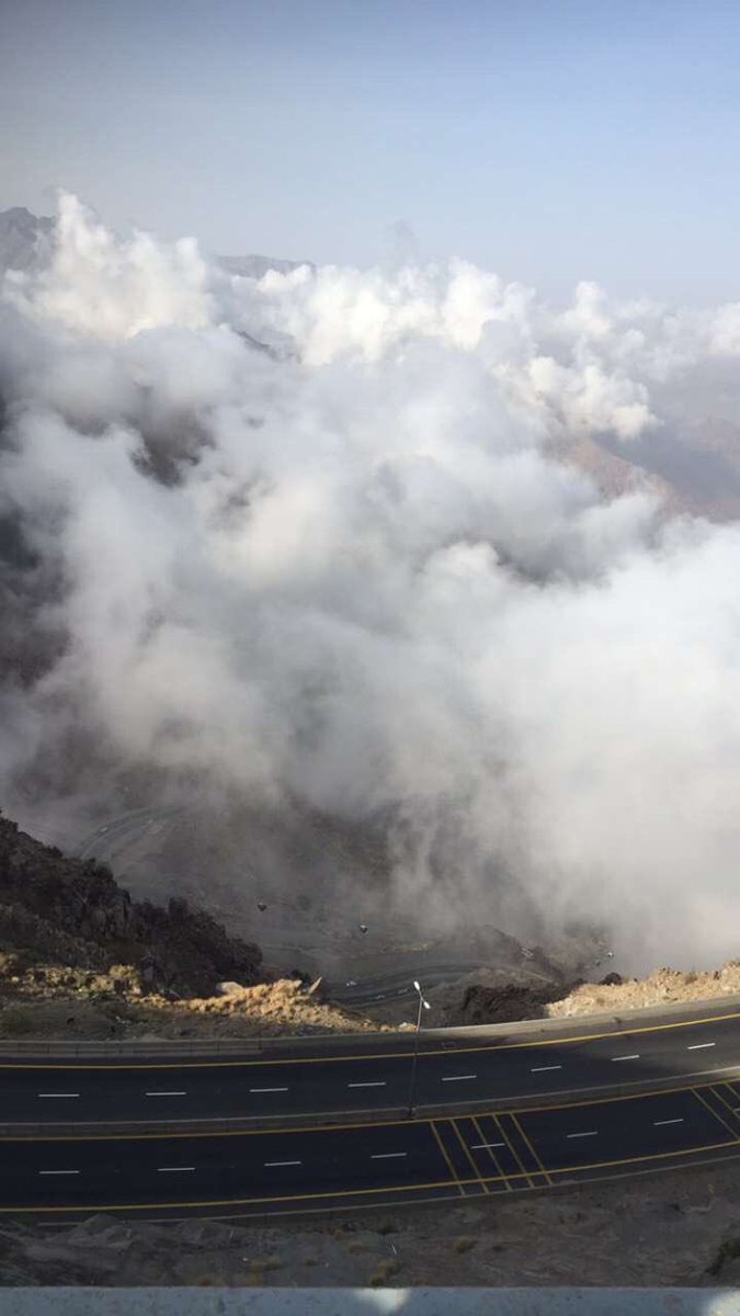 fwwiz_'s tweet photo. أحب أسافر مـع سحـاب ٍ تعلّـى
وأحـب فـوق الغيـم لمـع البروقي ☁️. https://t.co/K3Niho6dF9