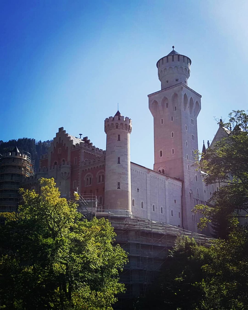 SteveNeale's tweet photo. Die Schlösser @ Schwangau, Germany #hohenschwangau #neuschwanstein #ludwigiiofbavaria #castles #germany #deutschland #bavaria #bayern  #urlaub https://t.co/keCmSP71WC