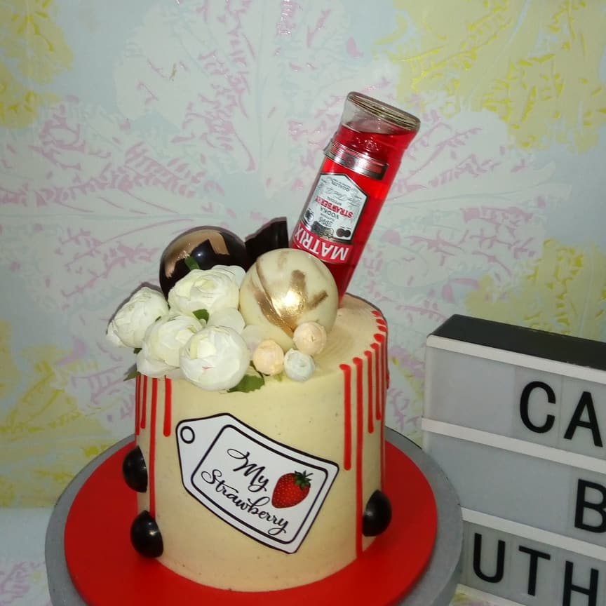 cakesbyruthieee's tweet photo. A surprise from boo to bae.....and bae couldn't help but blush when she saw it.
Why not let us surprise Bae/boo for you...we got you covered.We are just a dm away or contact via whatsapp on 07034542845 #smirnofficecake #strawberrydrip #IjawTwitter #IjawTwitterCommunity https://t.co/wlOhPLO4cF