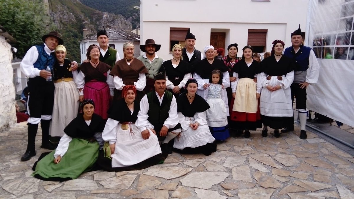 PerendengueT's tweet photo. En las fiestas del Bao, Ibias
Suroccidente Asturiano
Perendengue https://t.co/Iys5LcCeSs
