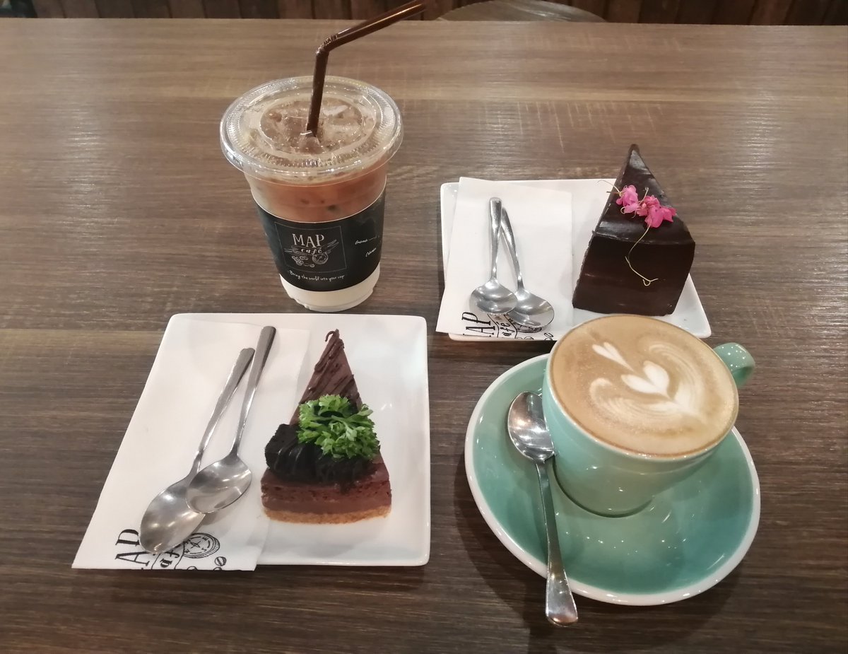 AriZoha's tweet photo. โหมดพักผ่อนหย่อนใจ​ ลูกค้ามีความสุขกระผมก็ดีใจ​ แหวกแนวมากิน​ ลาเต้เย็นหวานน้อย​ ซะอย่างนั้น​ #MAPCAFE #ขอนแก่น https://t.co/5V68K1wski