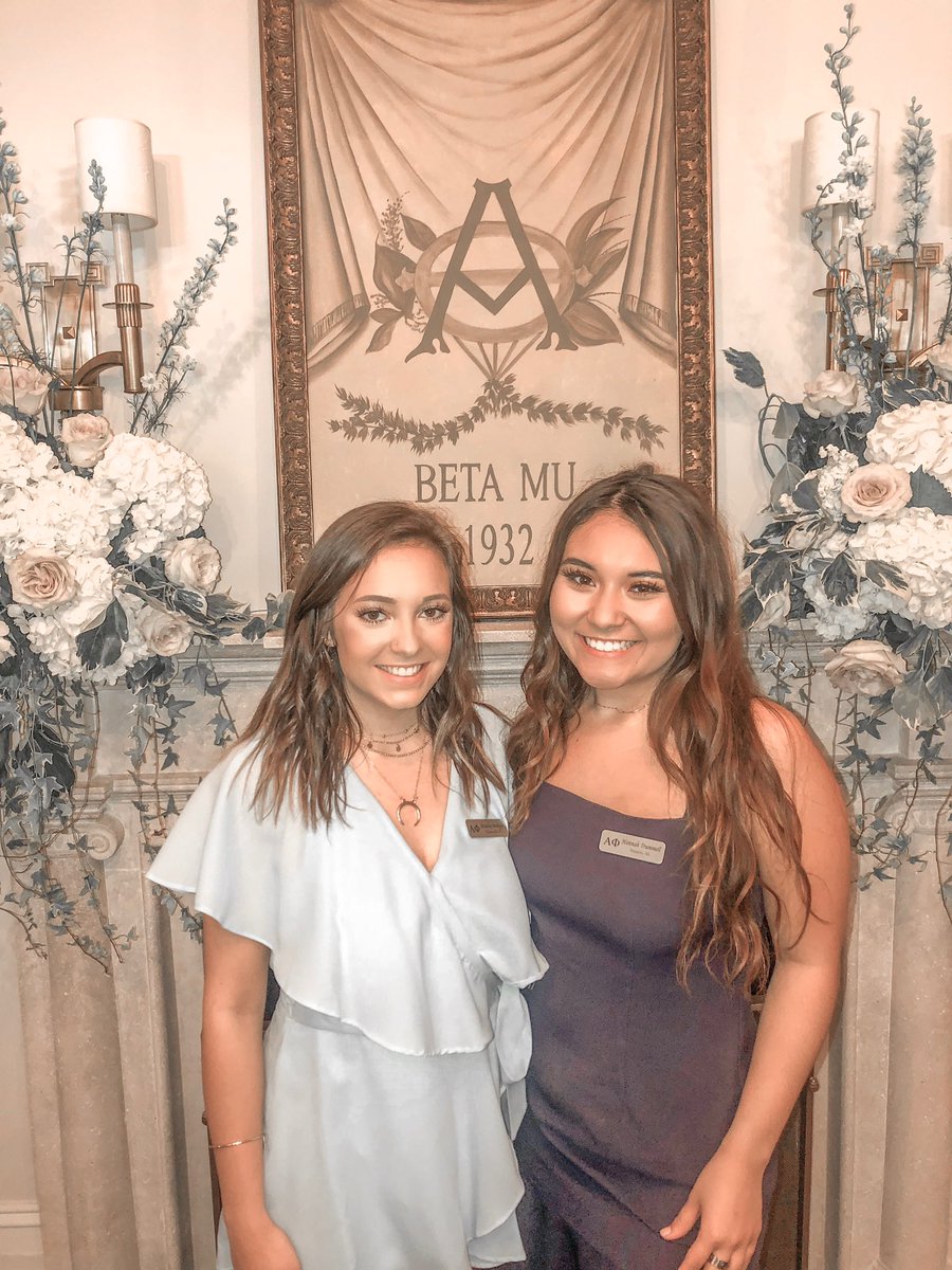 brookeebridges's tweet photo. You know you wanna rush us ;) #rushalphaphi #rolltide https://t.co/NR5oLMKeTY