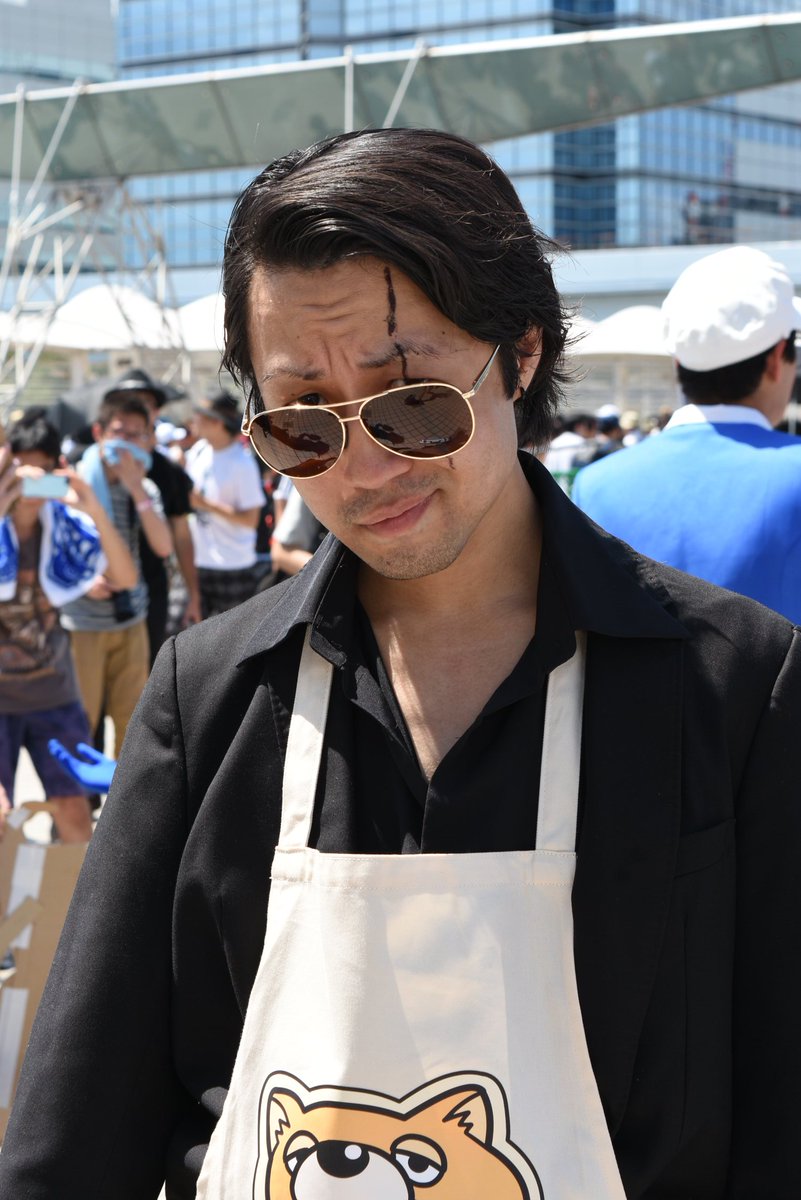 peeeee03's tweet photo. 夏コミ3日目、専業主夫こと
“不死身の龍”のコスプレしてきました。

#極主夫道
#C96
#C96コスプレ https://t.co/9eqTP2qpF4