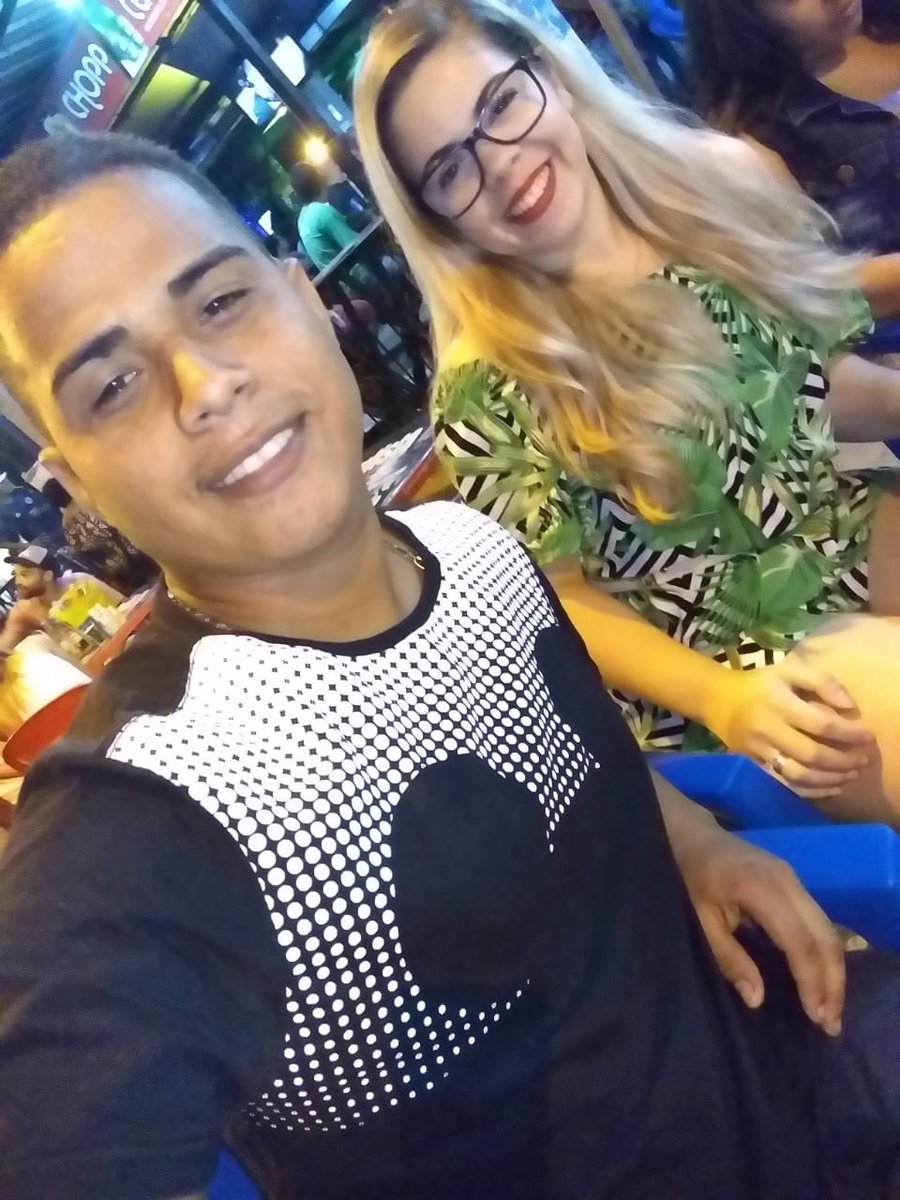 MariaCa16774520's tweet photo. "Antes da gente dar nome já era pra sempre
E eu com medo de ser
Mas quando eu falo de amor por aí
É pensando em você...😍💏 0.10M Te amo ❤️ @TheeusPessoa https://t.co/tDYGRb3WW4