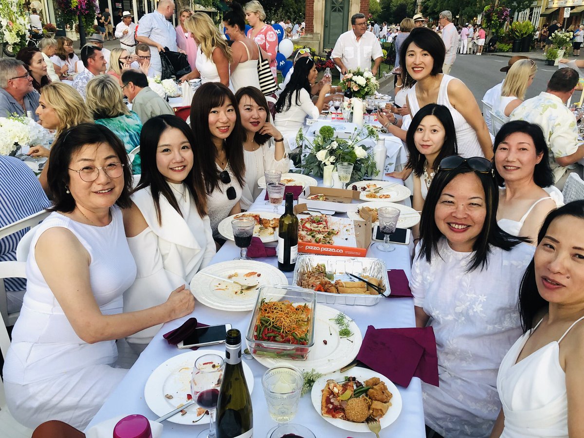 WeWorkingWomen's tweet photo. WeWorkingWomen friends Celebrating the summer at the shades of Summer party Niagara-on-the-Lake.
#SUMMER https://t.co/HVWLxEe15K