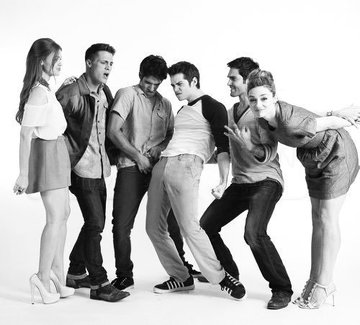 TeenWolfHumor's tweet photo. the original teen wolf cast is a blessing https://t.co/hv60mGNKOa