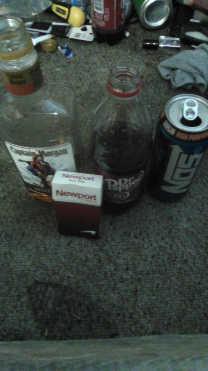 BensfieldTai's tweet photo. Pretty much my nightly routine. Wish life would get better. https://t.co/Lg8OcsrEbp