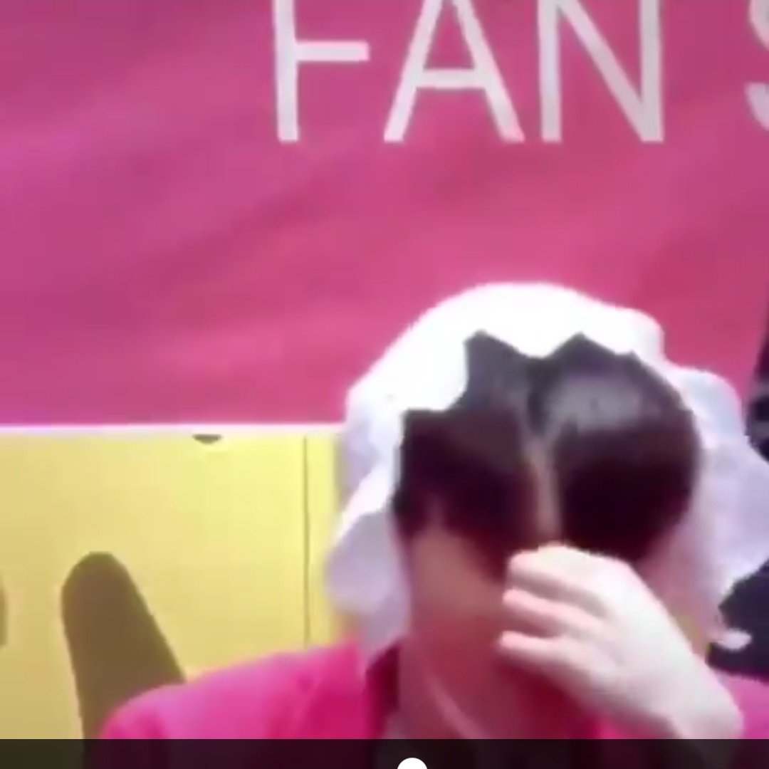 perfect_ksj's tweet photo. Please jangan lagi ada yang bawa perkakas bayi saat fansign. Kita sayang Jungkook, tapi mari perlakukan dan hargai dia sebagai pria dewasa. Hargai dia sebagai artis. Bukan sebagai objek untuk memuaskan fantasi kita.

#KCAMexico #ARMY @BTS_twt https://t.co/n4ilVmUE34