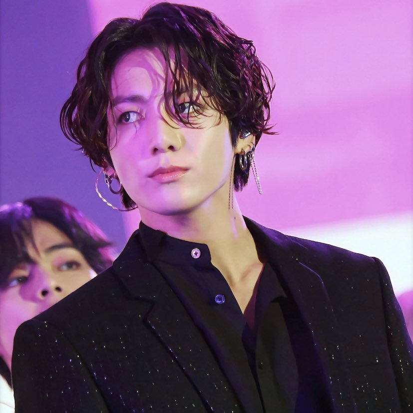 perfect_ksj's tweet photo. Please jangan lagi ada yang bawa perkakas bayi saat fansign. Kita sayang Jungkook, tapi mari perlakukan dan hargai dia sebagai pria dewasa. Hargai dia sebagai artis. Bukan sebagai objek untuk memuaskan fantasi kita.

#KCAMexico #ARMY @BTS_twt https://t.co/n4ilVmUE34