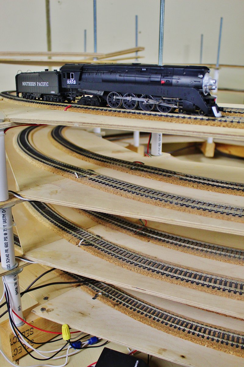 AlexanderNRHS's tweet photo. Although Southern Pacific R.R. was NEVER close to us, somehow we still got a GS-4 "War Baby" to be the power for demonstrations on our #HOScale #ModelRailroad helix in our Model RR Center at the #SENGSM...come check it this coming weekend while it's still there! #SP #SPDaylight https://t.co/4jYcHS45sP