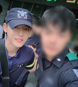 20190812Hi there, Mr. Police Officer (c) LMH_PRETTY