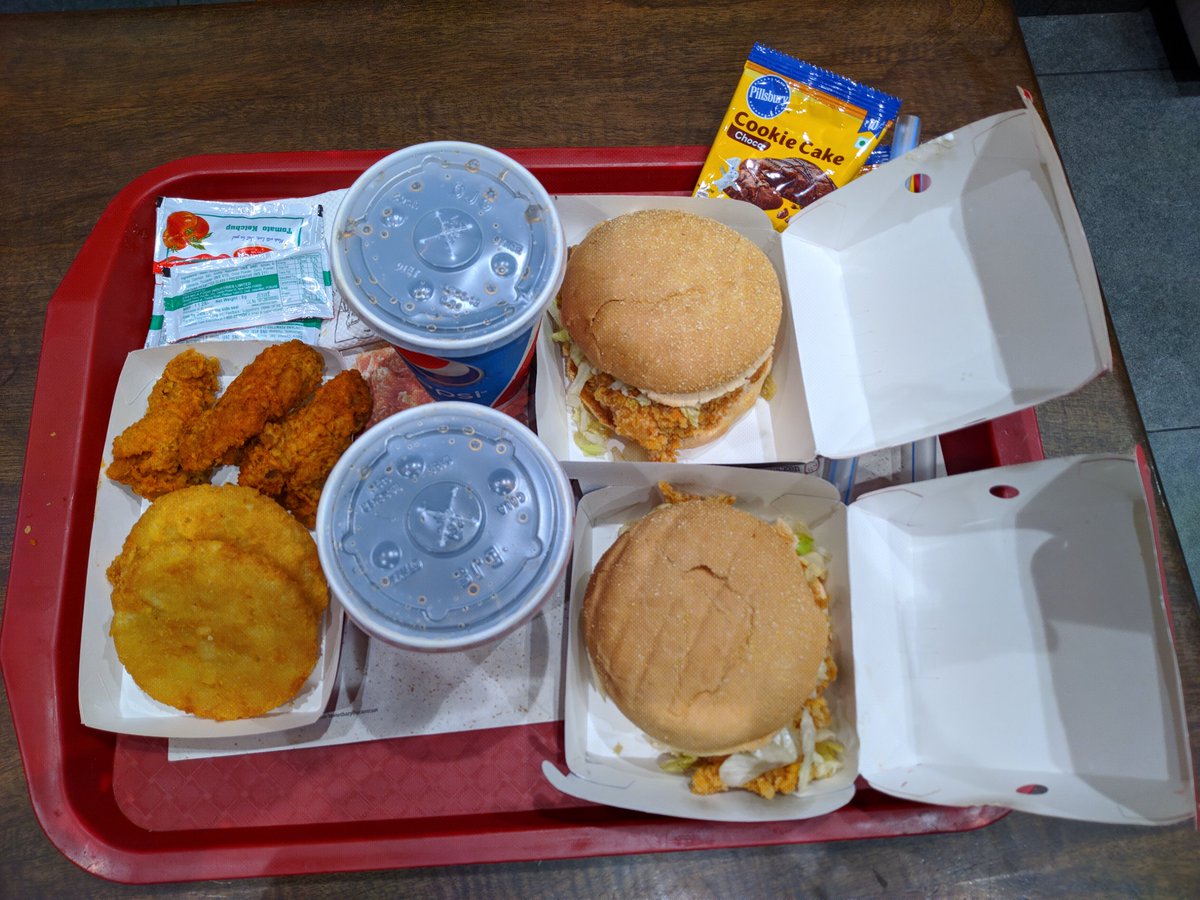 subhadey98's tweet photo. @kfc it was....
Zinger meal box....😋😋😋 https://t.co/RIvpGEJ4h7
