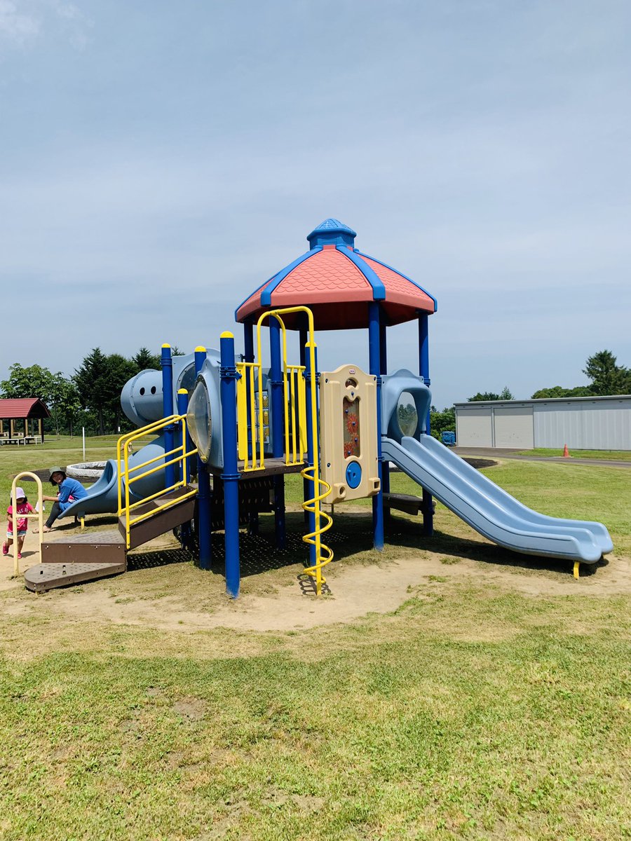 北海道八雲町地域おこし協力隊 噴火湾パノラマパーク Vo 3 まきばの冒険広場 大型遊具がある遊び場です 特に中央にある ふわふわドーム は子供から大人まで人気です また すべり台も数種類ありたくさん遊べます 夏休みは高速道路から 国道から