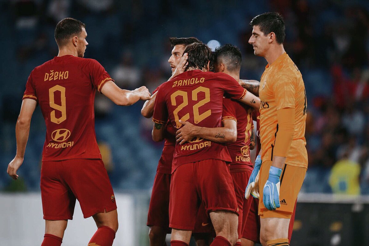asromaedits's tweet photo. 📸 #RealRoma 

© ASRoma / edit @asromaedits https://t.co/7PQzK1lTAE