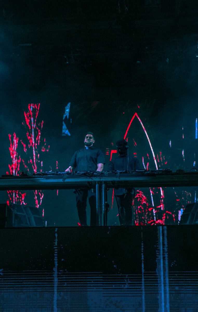 gustavjsolis's tweet photo. @Malaamusic @iamTchami throwback to pardon my french at red rocks <3 https://t.co/F6ROp2lbyr